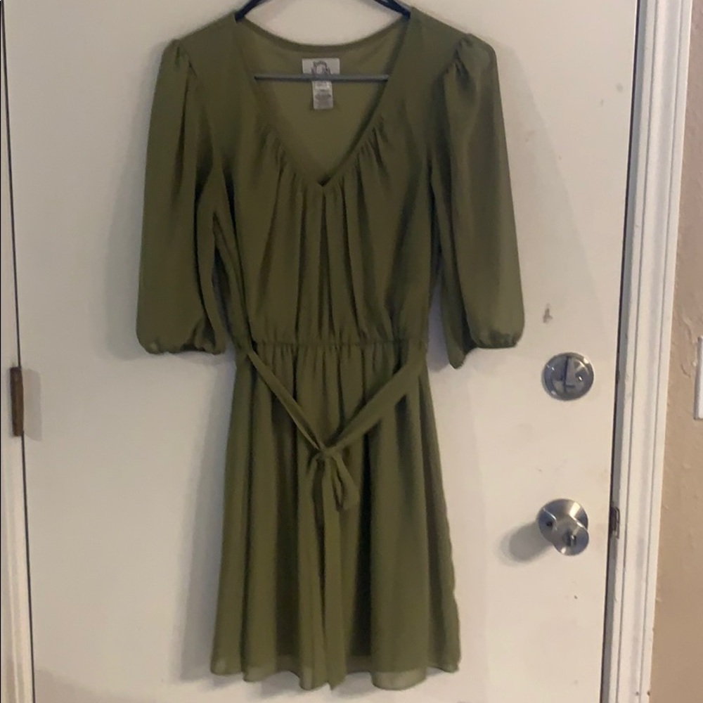 Green short dress, 3/4 sleeves
